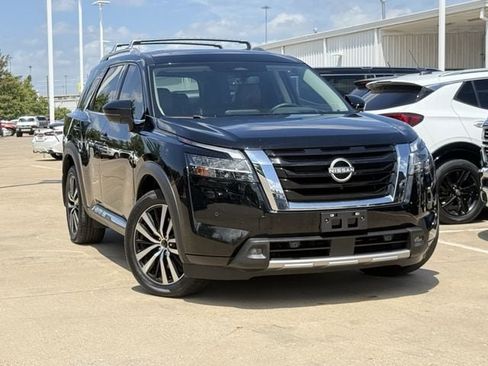Used 2023 Nissan Pathfinder Platinum w/ Cargo Package AWD/4WD image 1