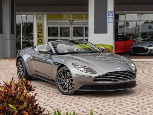 Used 2020 Aston Martin DB11 Volante RWD image 40