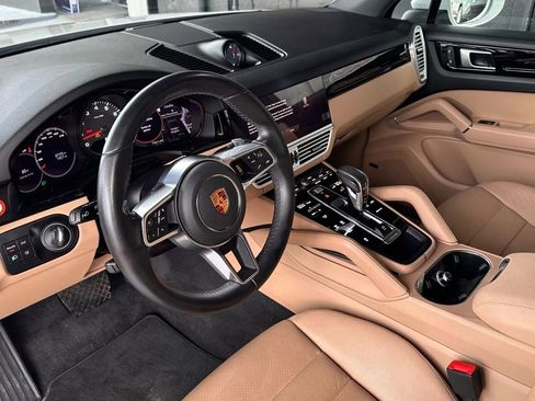Used 2022 Porsche Cayenne image 8