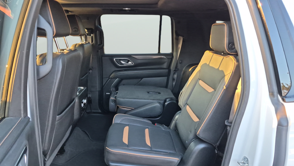 Used 2024 GMC Yukon XL AT4 w/ Technology Package AWD/4WD image 26
