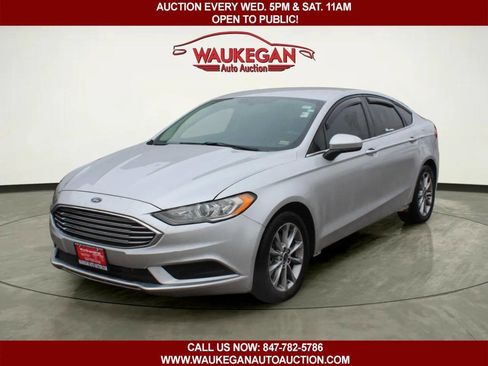 Used 2017 Ford Fusion SE w/ Fusion SE Technology Package image 1