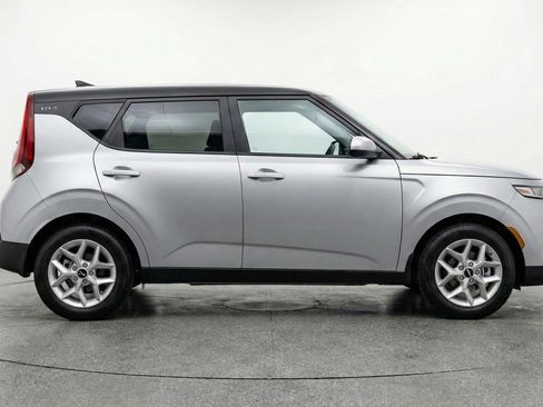 Used 2025 Kia Soul LX w/ LX Technology Package image 11