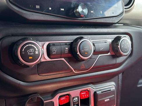 Used 2018 Jeep Wrangler Unlimited Sport S AWD/4WD image 50