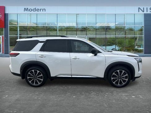 Certified 2026 Nissan Pathfinder Platinum w/ Cargo Package FWD image 4