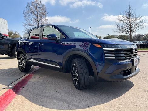 Used 2025 Nissan Kicks SV image 4