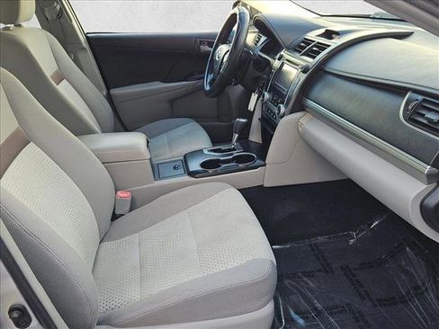 Used 2014 Toyota Camry LE image 19