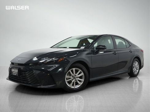 Used 2025 Toyota Camry LE image 1
