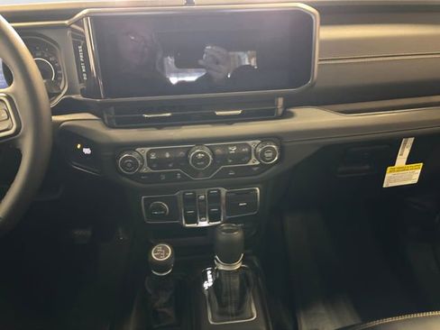 New 2026 Jeep Gladiator Sport AWD/4WD image 12