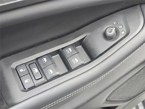 Certified 2024 Jeep Grand Cherokee Altitude image 27