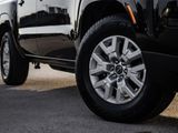 Used 2023 Nissan Frontier SV image 2