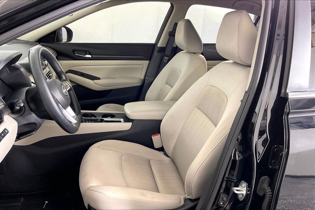 Used 2025 Nissan Altima 2.5 SV FWD image 30