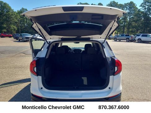 Used 2024 GMC Terrain SLE w/ Driver Convenience Package FWD image 29