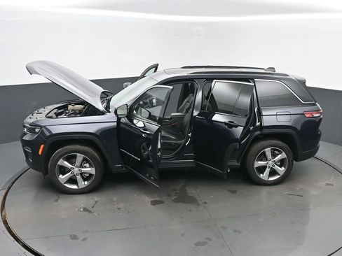 Used 2024 Jeep Grand Cherokee Limited w/ Luxury Tech Group II image 63