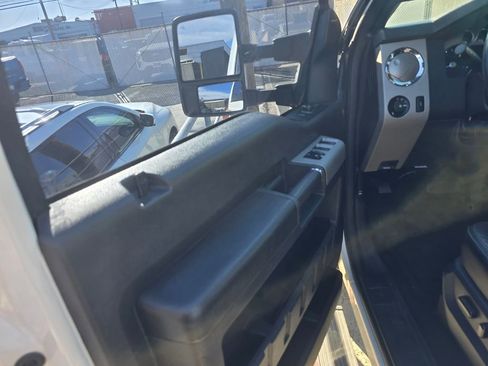Used 2015 Ford F250 Lariat w/ Lariat Interior Package image 8