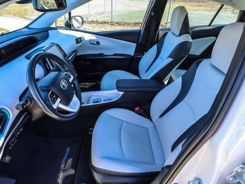 Used 2018 Toyota Prius Prime Premium image 40