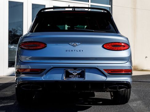 Used 2023 Bentley Bentayga image 30