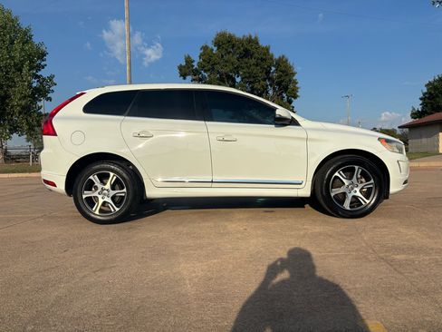 Used 2015 Volvo XC60 T6 w/ Proximity Package image 21