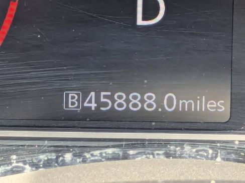 Used 2024 Nissan Versa SR FWD image 29