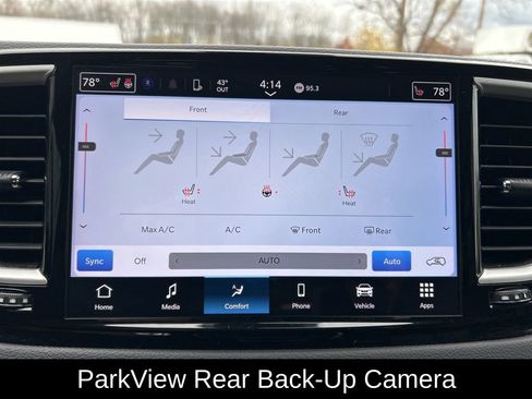 Certified 2024 Chrysler Pacifica Touring-L image 19