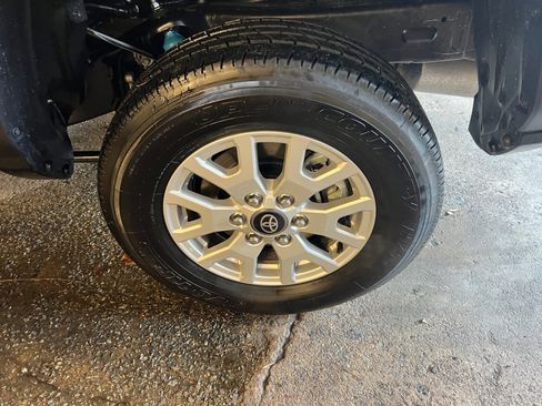 Certified 2025 Toyota Tacoma TRD Off-Road image 26