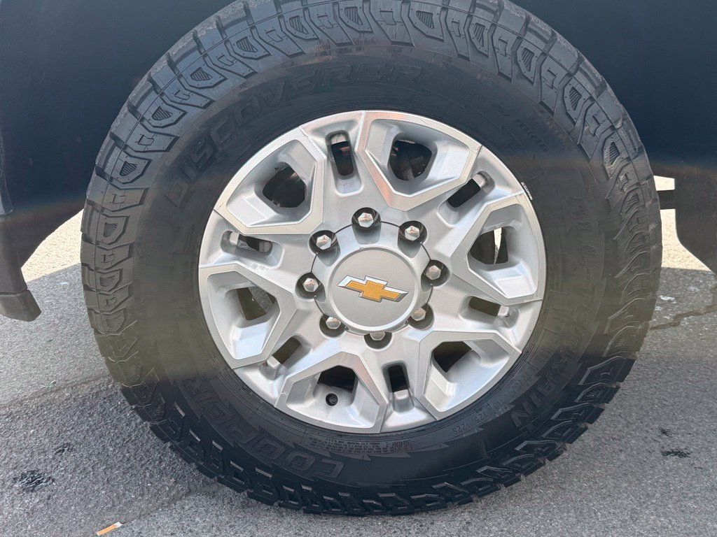 Used 2022 Chevrolet Silverado 2500 LT w/ All Star Edition AWD/4WD image 12