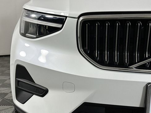 Used 2025 Volvo XC40 B5 Core image 16