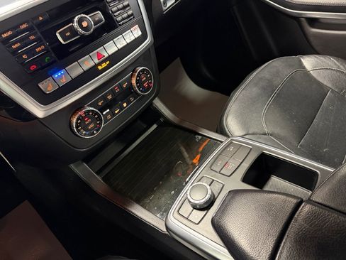 Used 2016 Mercedes-Benz GL 550 4MATIC image 34