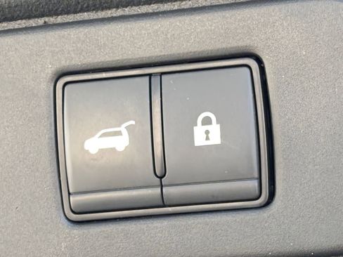 Used 2025 Nissan Pathfinder SV image 24