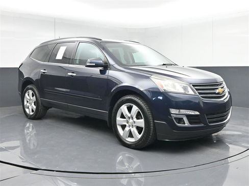 Used 2017 Chevrolet Traverse LT w/ Style and Technology Package AWD/4WD image 3