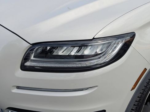 Used 2019 Lincoln Nautilus Reserve FWD image 11