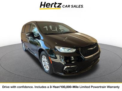 Used 2025 Chrysler Pacifica Select