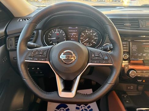 Used 2018 Nissan Rogue SL w/ Premium Package image 13