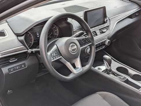 Used 2025 Nissan Altima 2.5 SV image 11