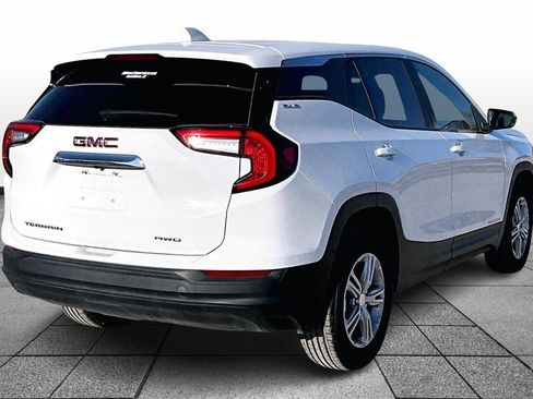 Used 2024 GMC Terrain SLE image 11