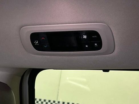 Used 2024 Chrysler Pacifica Touring-L FWD image 41