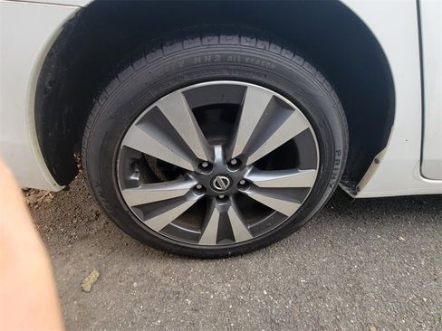 Used 2019 Nissan Sentra SV w/ Special Edition Package image 8