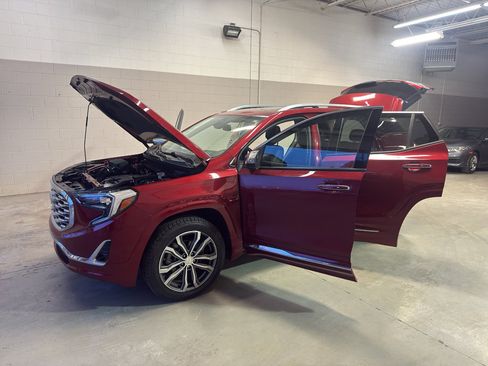 Used 2019 GMC Terrain Denali w/ Driver Alert Package II AWD/4WD image 10