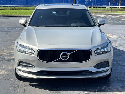 Used 2018 Volvo S90 T5 Momentum w/ Convenience Package FWD image 6