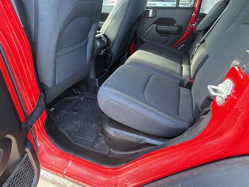 Used 2025 Jeep Wrangler Willys image 23