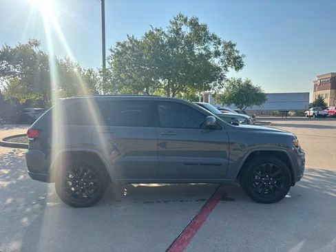 Used 2020 Jeep Grand Cherokee Altitude AWD/4WD image 4