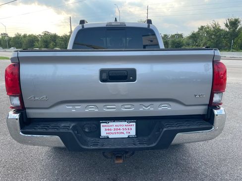 Used 2021 Toyota Tacoma SR5 AWD/4WD image 3