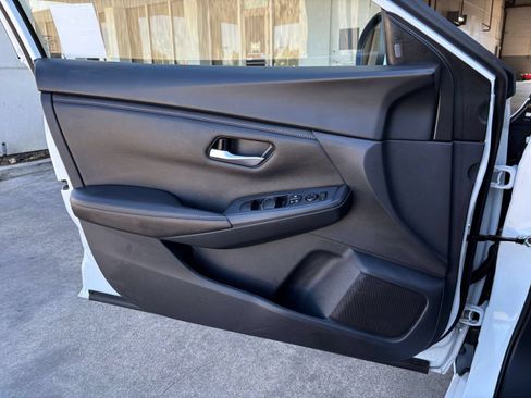 Used 2025 Nissan Sentra SV FWD image 15