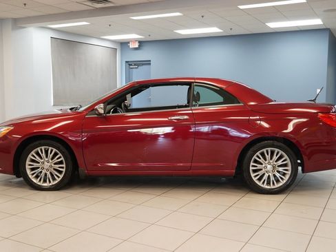 Used 2012 Chrysler 200 Limited FWD image 3