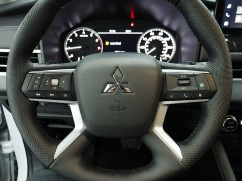 New 2026 Mitsubishi Outlander SE FWD image 8