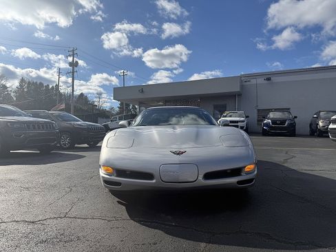 Used 2004 Chevrolet Corvette Coupe image 2