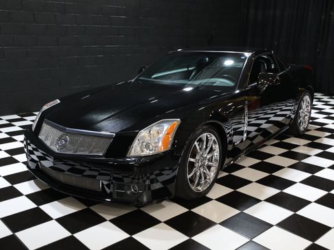 Used 2009 Cadillac XLR V RWD image 5