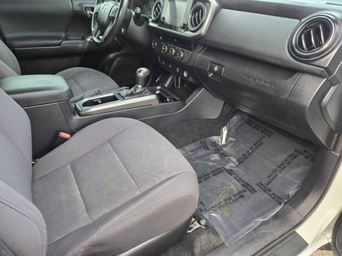 Used 2017 Toyota Tacoma TRD Off-Road image 13