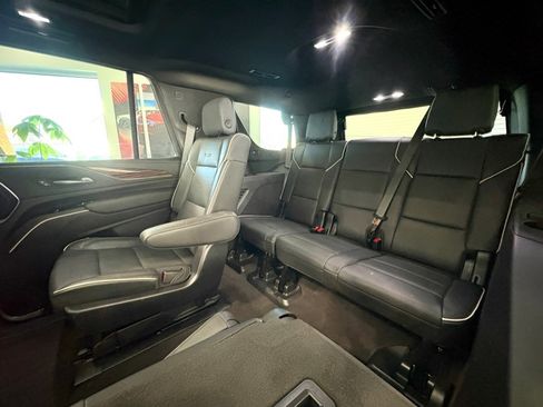 Used 2023 Cadillac Escalade Premium Luxury image 17