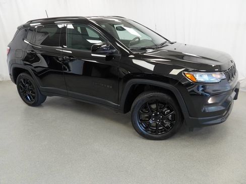 Used 2023 Jeep Compass Latitude w/ Convenience Group AWD/4WD image 6