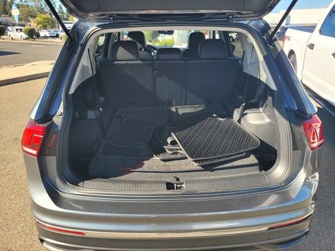 Used 2023 Volkswagen Tiguan SE FWD image 11